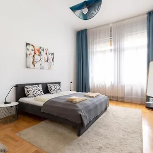 Sz9 Szent Istvan , Budapest Hungría